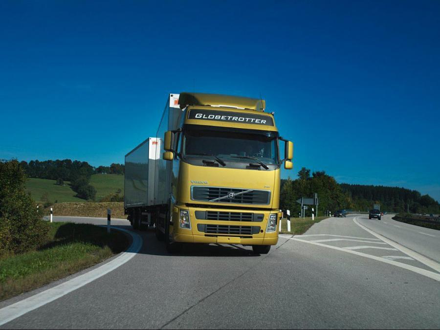  Volvo FH 2005 года  (фото 2 из 16)